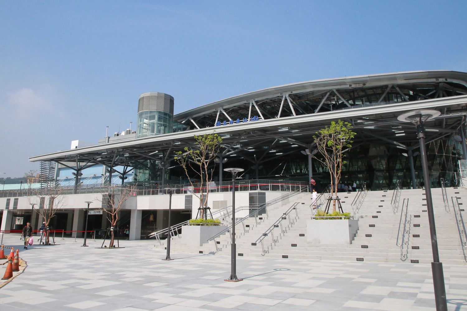 基隆火車站南廣場場景照片