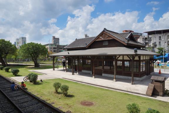 七堵火車站鐵道公園場景照片