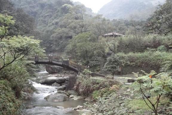 暖東峽谷場景照片