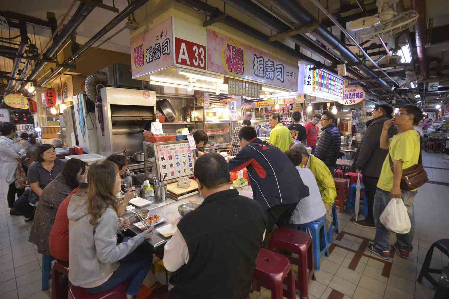 仁愛市場美食街場景照片