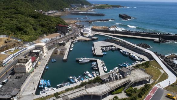 望海巷跨海景觀橋場景照片